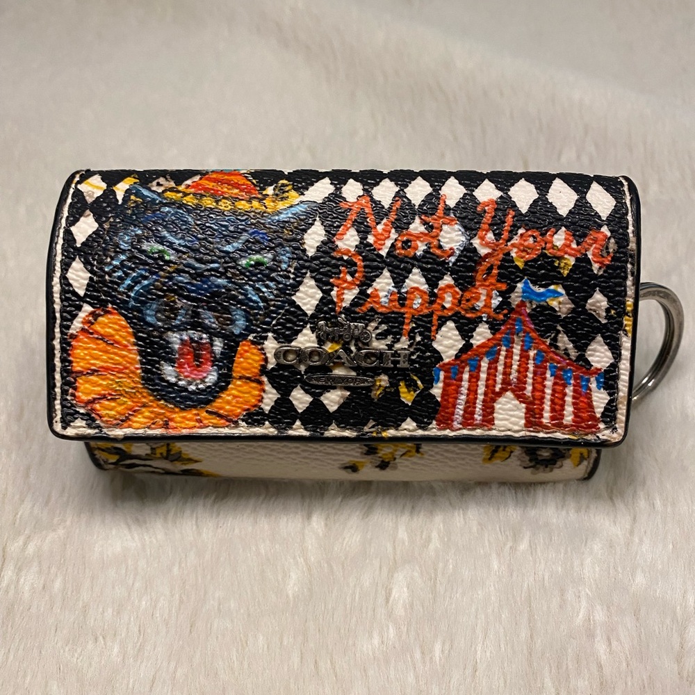 ‘Not Your Puppet’ Hand-Painted Coach Keyholder - Picture 2 of 13